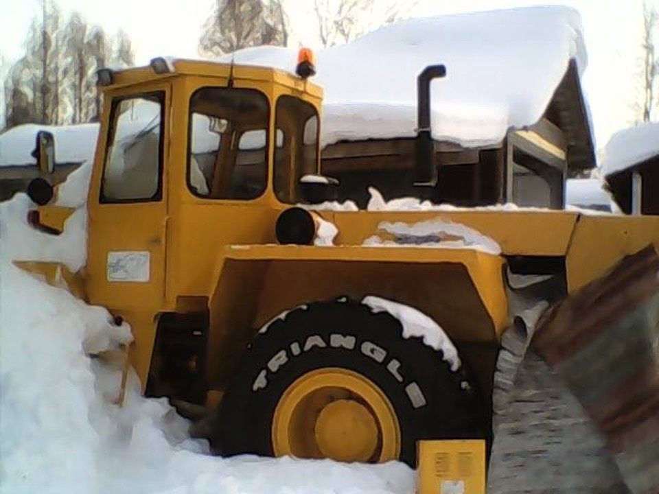 Keltainen traktori